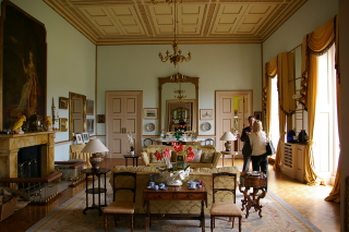 Illustration for article titled On wealth, taste, and class in interior design
